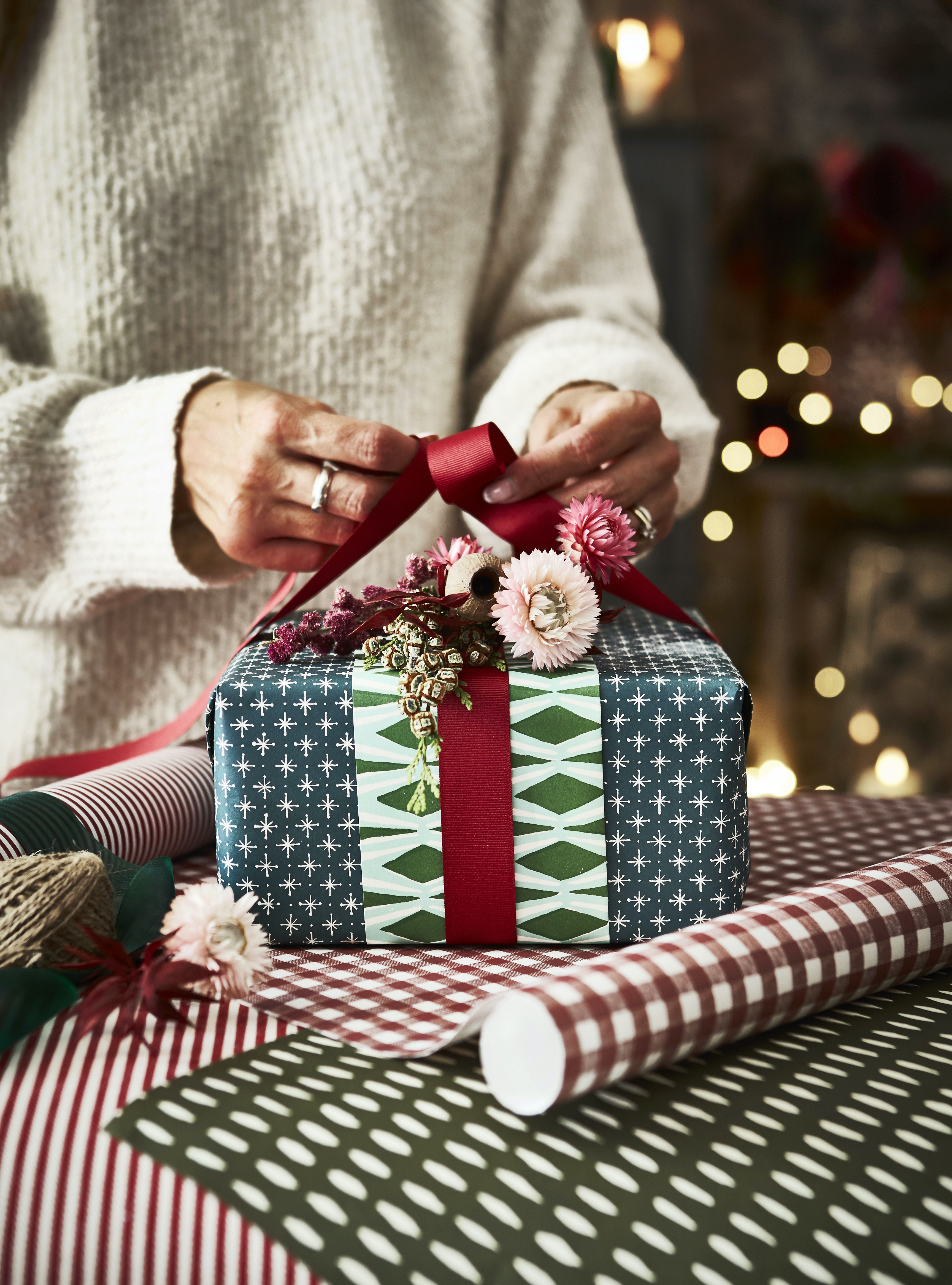 9 Christmas Gift Wrap Ideas For 2023 — Christmas Wrapping Ideas