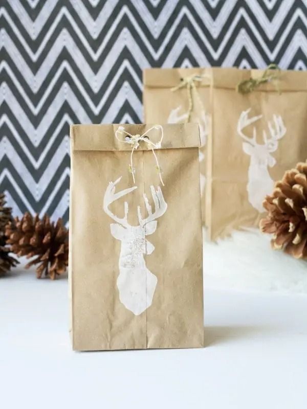 https://hips.hearstapps.com/hmg-prod/images/christmas-gift-wrapping-ideas-paper-bag-reindeer-1666627968.jpeg