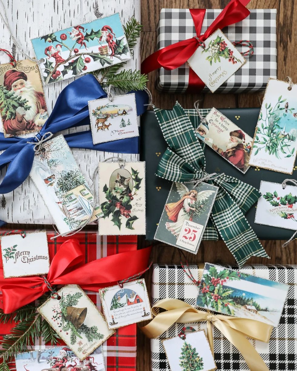 https://hips.hearstapps.com/hmg-prod/images/christmas-gift-wrapping-ideas-vintage-gift-tags-1666627969.jpeg?crop=1xw:0.884375xh;center,top&resize=980:*