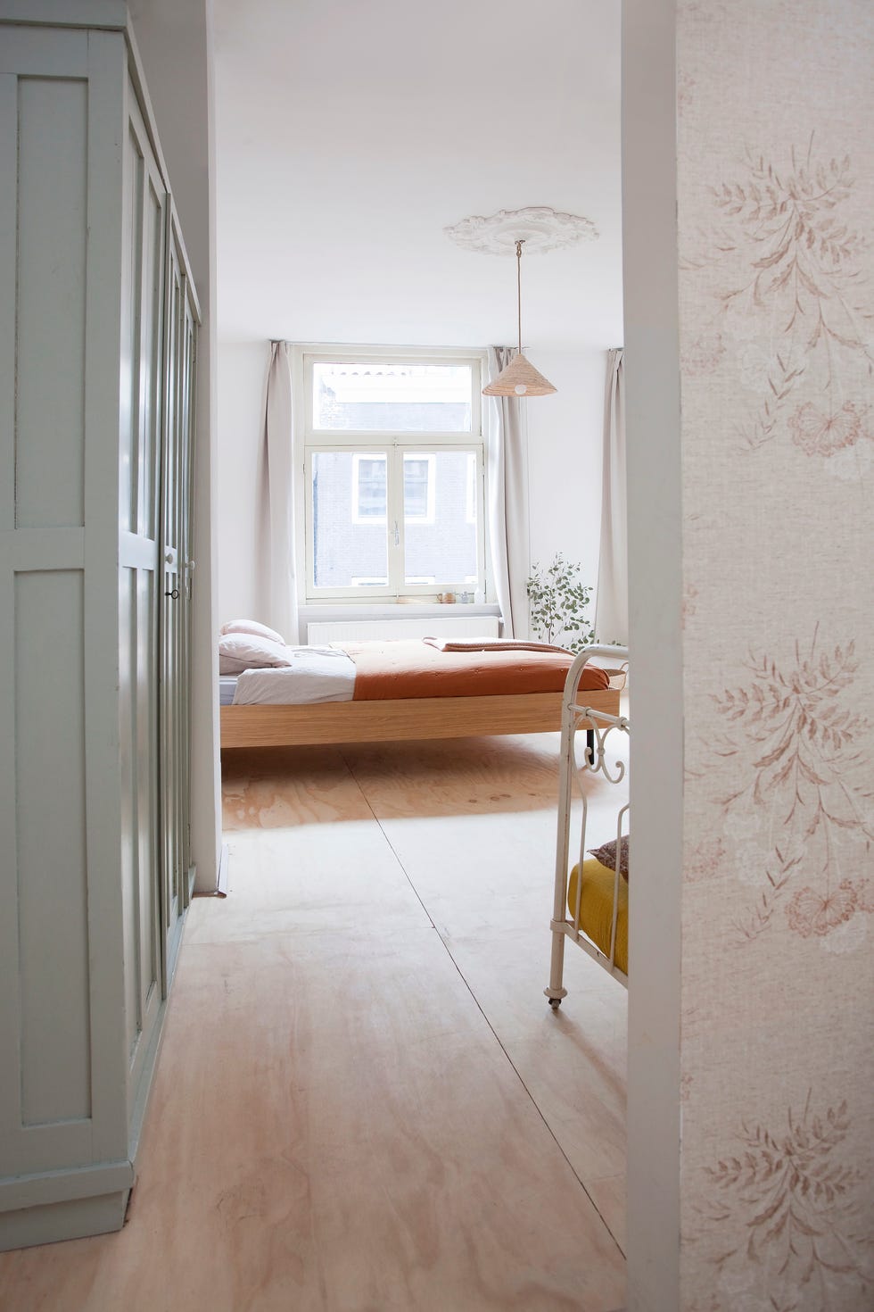 sanne follows her own style when decorating her house  she has a love for natural colors and materials the time before christmas is a happy time for the whole family with a lot of natural green and homemade accessories
