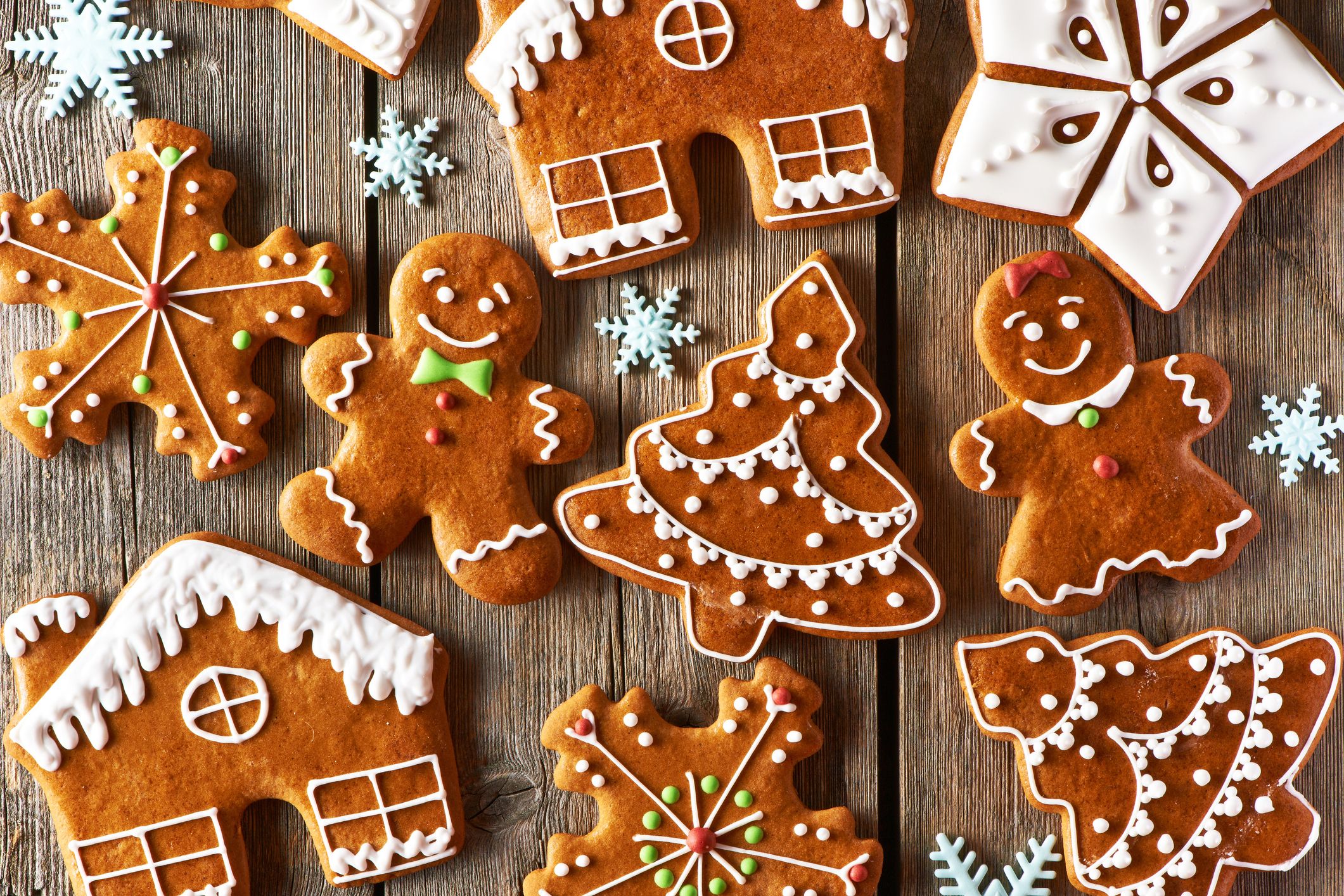 https://hips.hearstapps.com/hmg-prod/images/christmas-homemade-gingerbread-cookies-royalty-free-image-523876651-1542670606.jpg