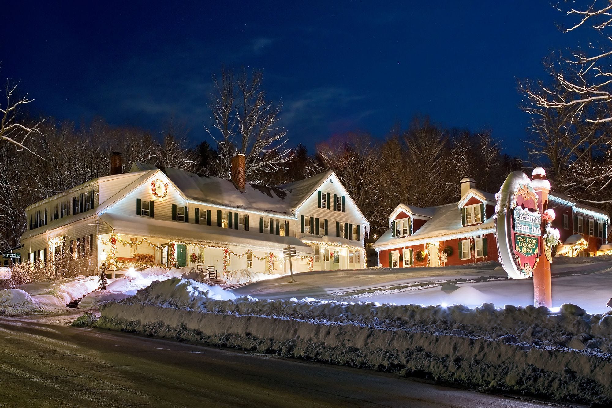 20 of the Coziest Country Inns for the Holidays - Christmas Bed and Breakfast