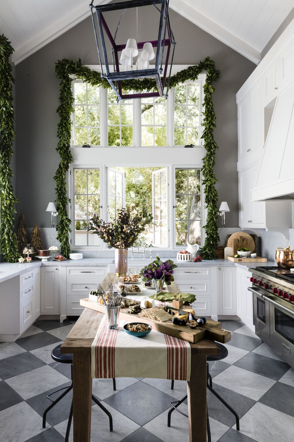 9 Quick Christmas Kitchen Decor Ideas - Bless'er House