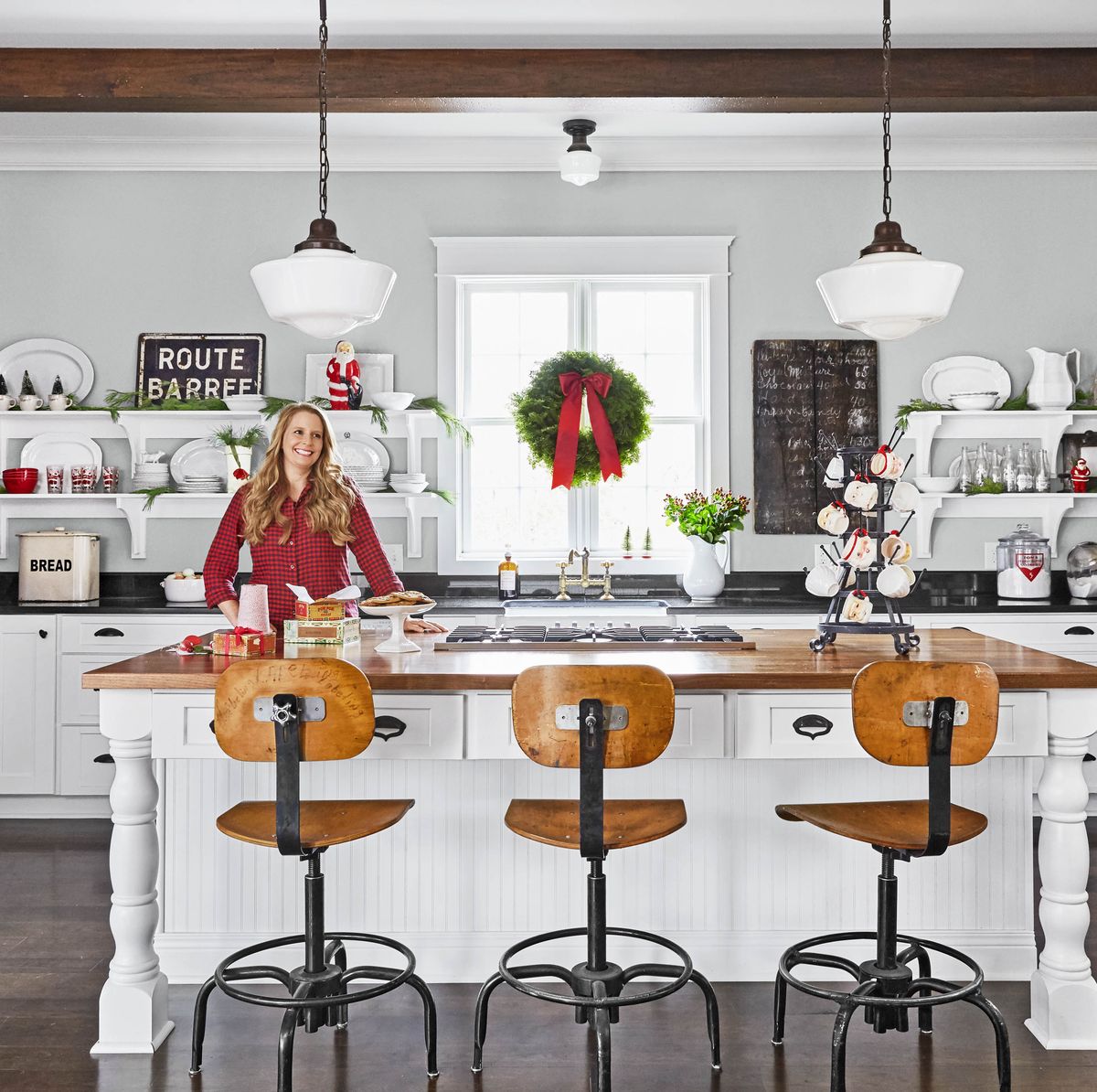 Farmhouse Kitchens Dressed For Christmas 