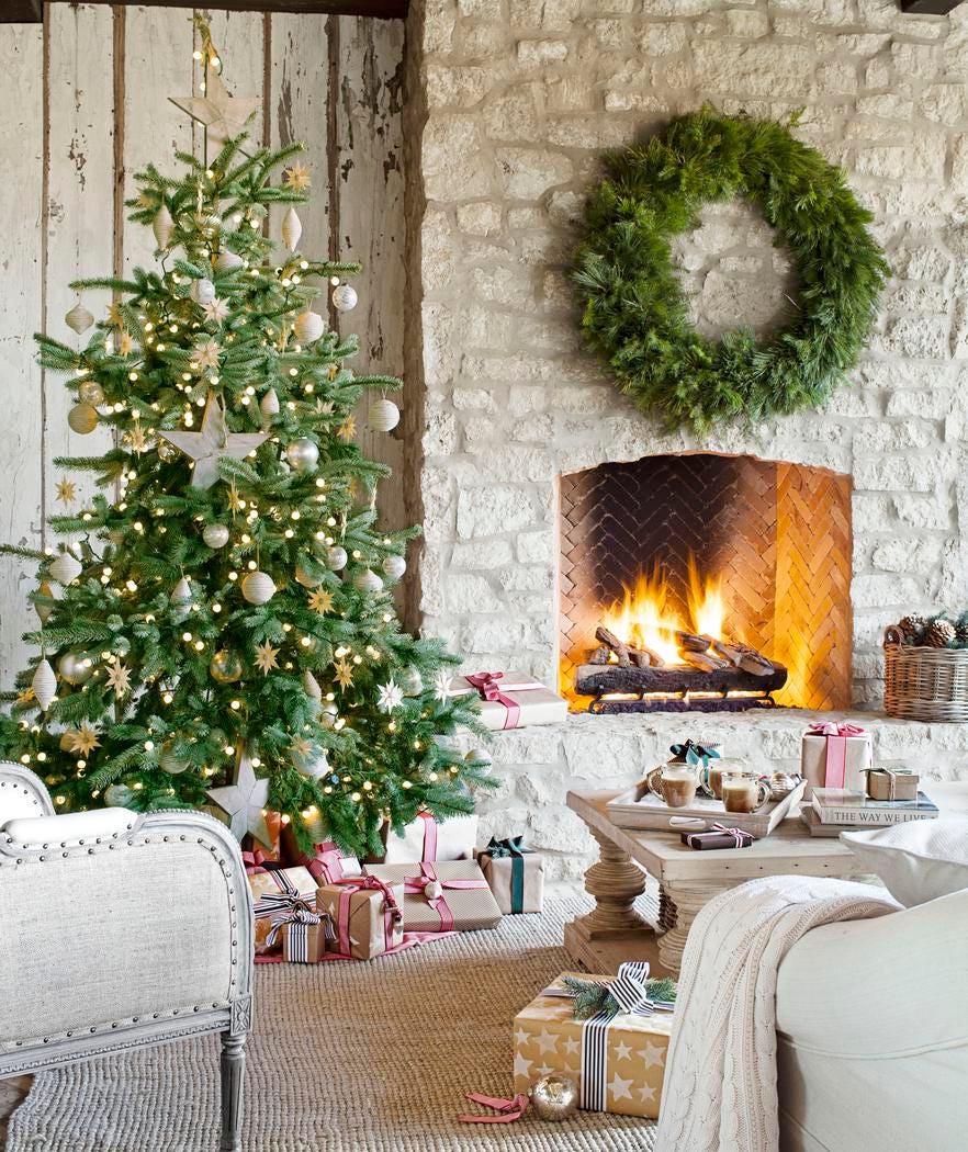 20 Christmas Living Room Decorating Ideas   How to Decorate a ...