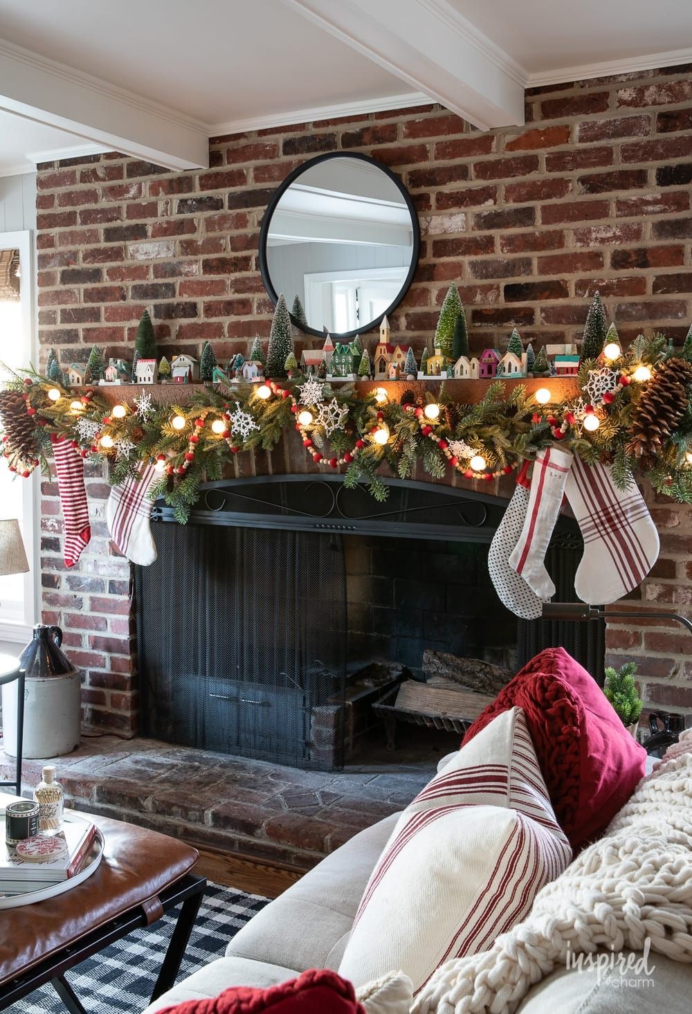 50 Best Christmas Mantel Décor Ideas - Christmas Fireplace Décor