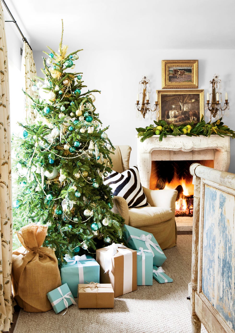 25 Christmas Mantel Decorating Ideas - Holiday Fireplace Style