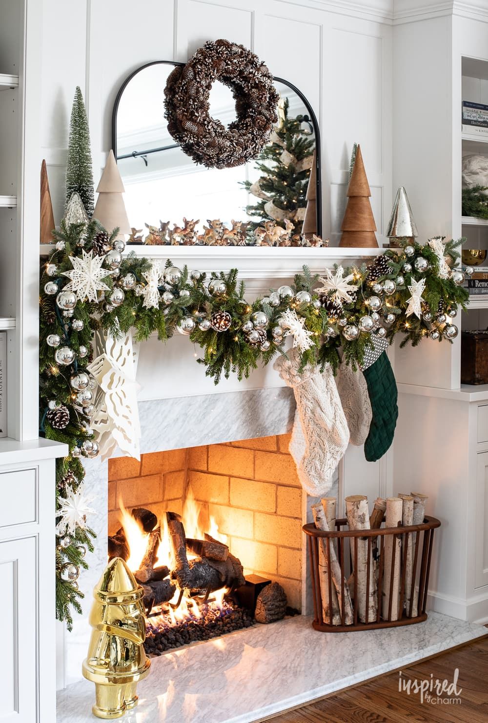 35+ christmas mantel decorations That Will Make Your Fireplace Stand Out!