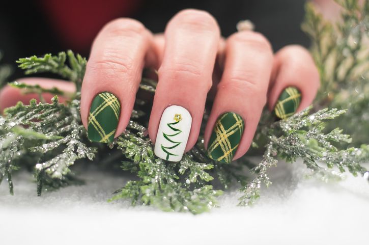 Going for gold! Autumnal gold & green nail art manicure - Lucy's Stash