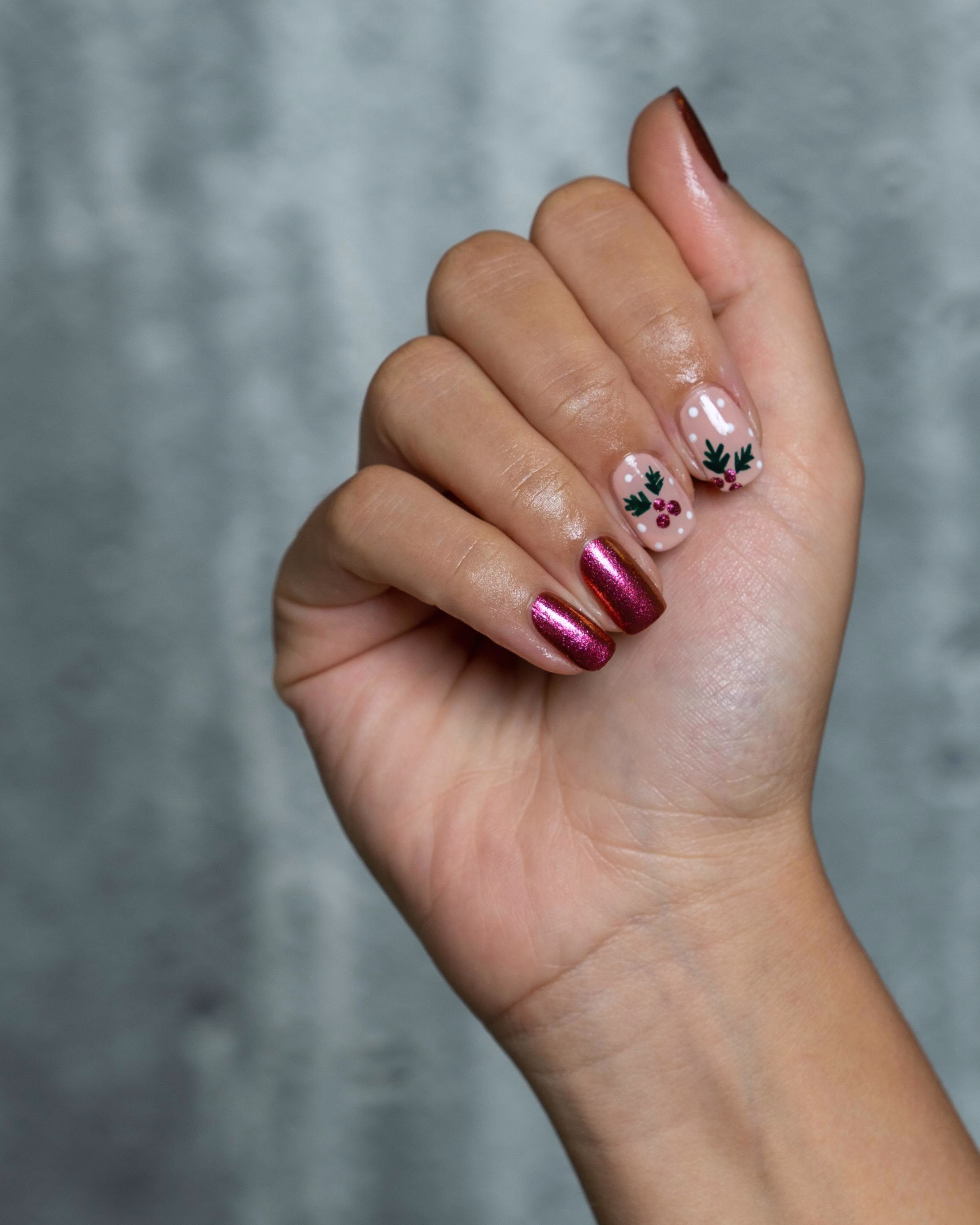 89 Christmas Nail Design Ideas: Easy Holiday Manicures for 2023 — See  Photos | Allure