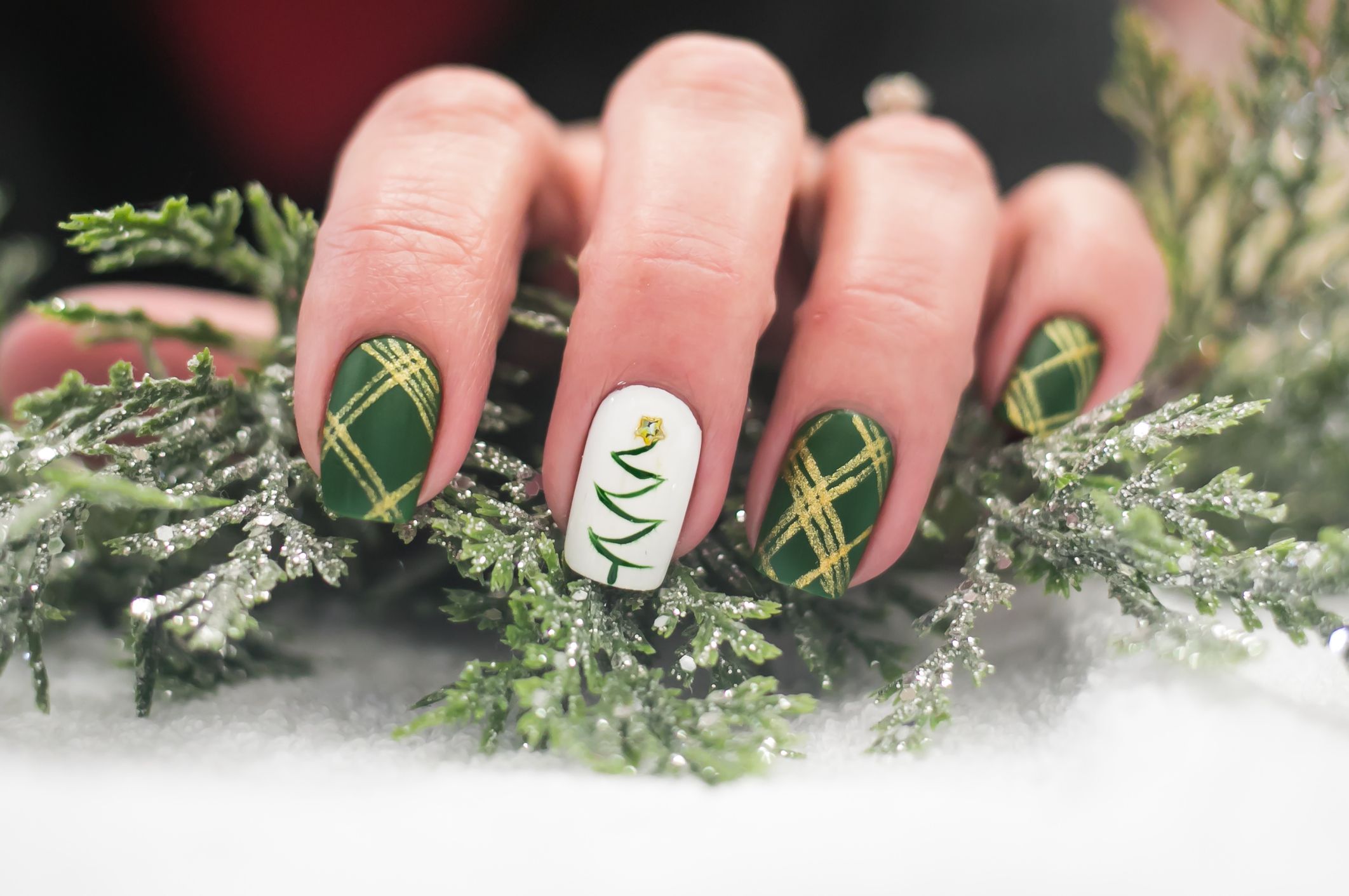 40 Best Christmas Nail Art Ideas and Designs of 2023