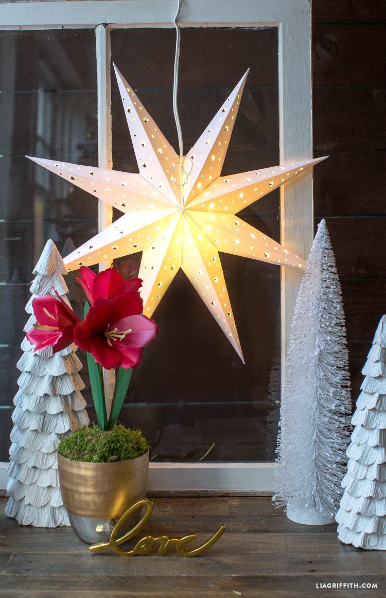Christmas Window Displays  Decoration Ideas – Paper Starlights