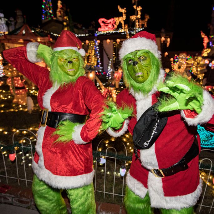 https://hips.hearstapps.com/hmg-prod/images/christmas-party-themes-grinch-1663082093.jpg?crop=0.668xw:1.00xh;0.121xw,0&resize=980:*