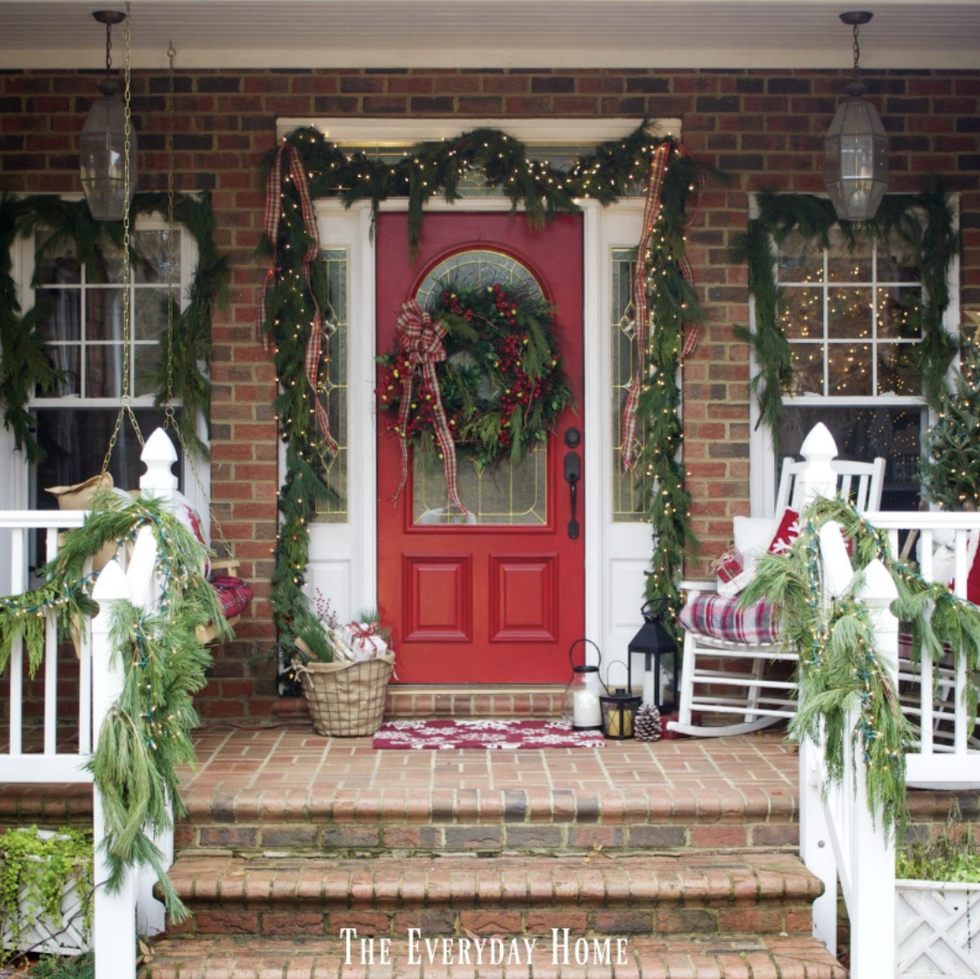 30 Best DIY Christmas Porch Decorations