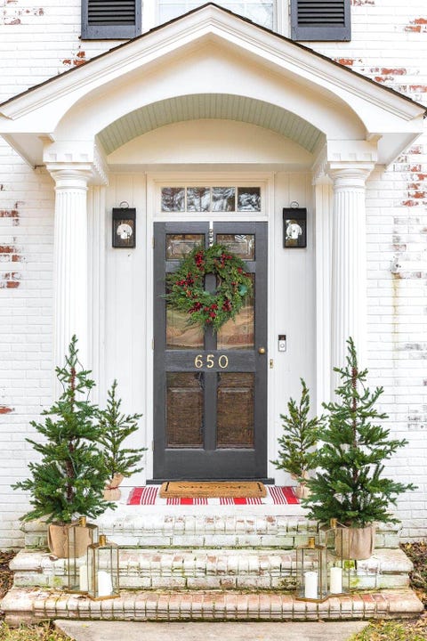 29 Best Christmas Porch Decorations 2021 - Outdoor Christmas Decor Ideas