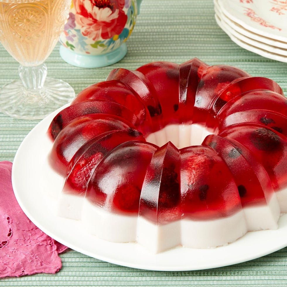 25 Easy Christmas Potluck Ideas For Your Next Holiday Party what-are-the-best-dishes-to-bring-to-an-office-potluck-delishably