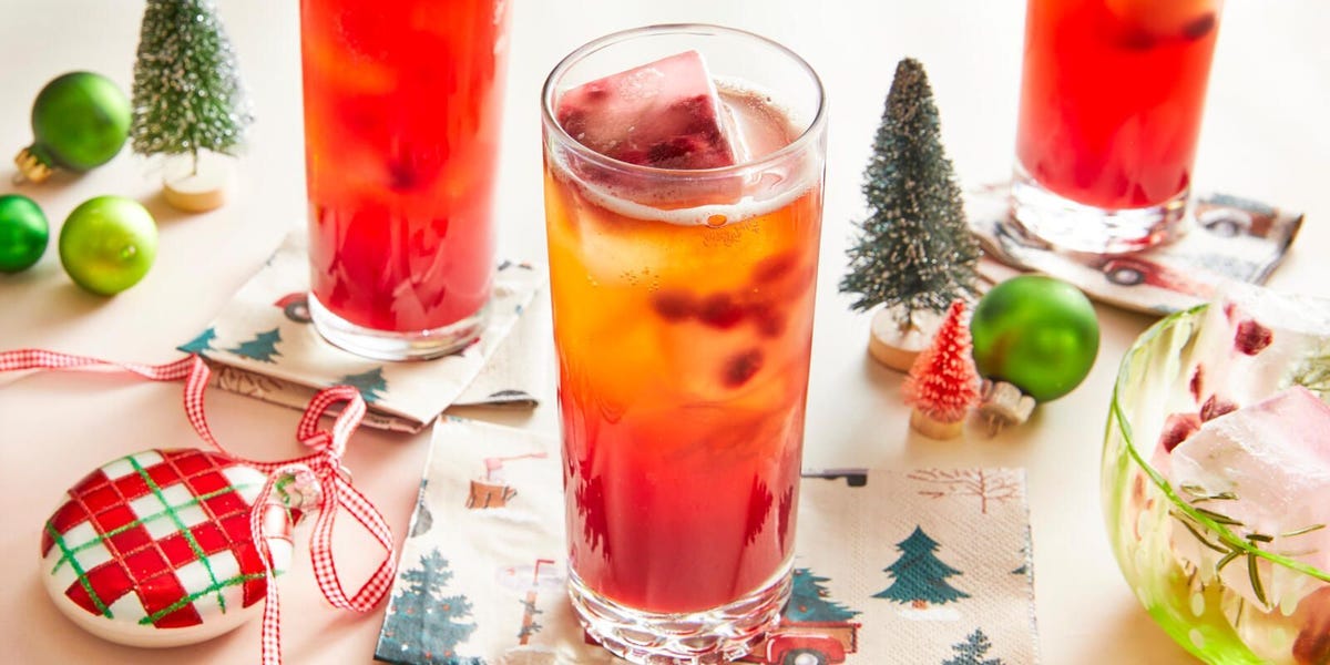 25 Best Christmas Punch Recipes to Serve Any Party Crowd