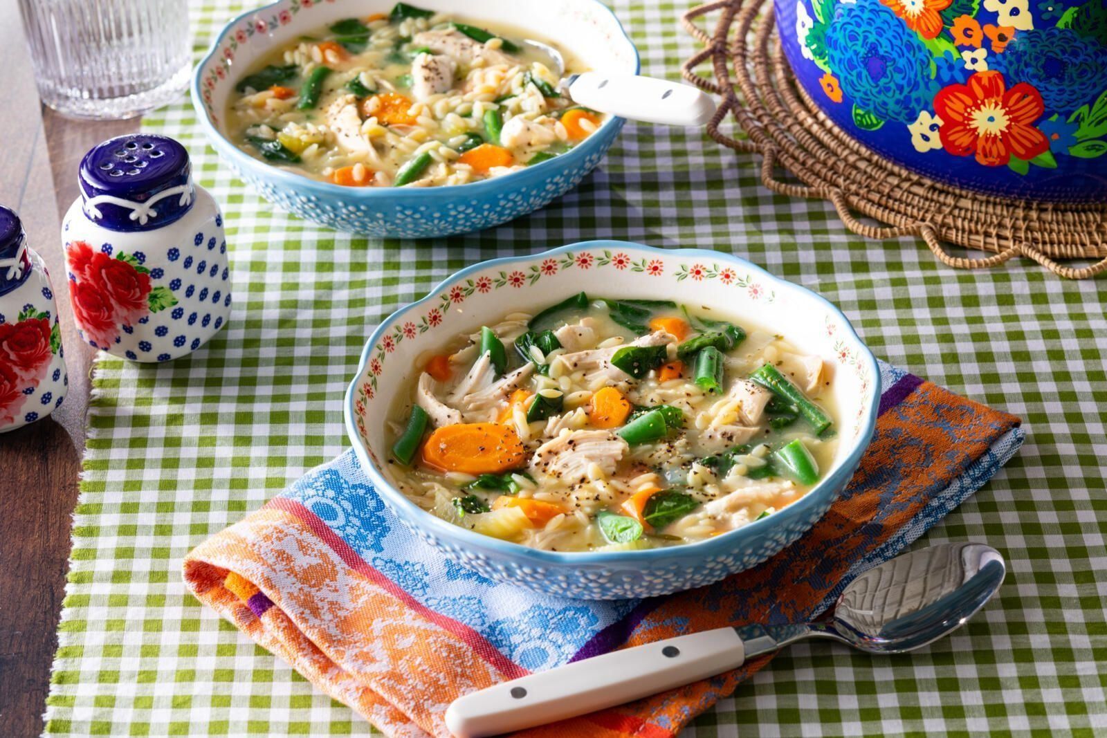 https://hips.hearstapps.com/hmg-prod/images/christmas-soups-leftover-turkey-soup-6527149e997b9.jpeg