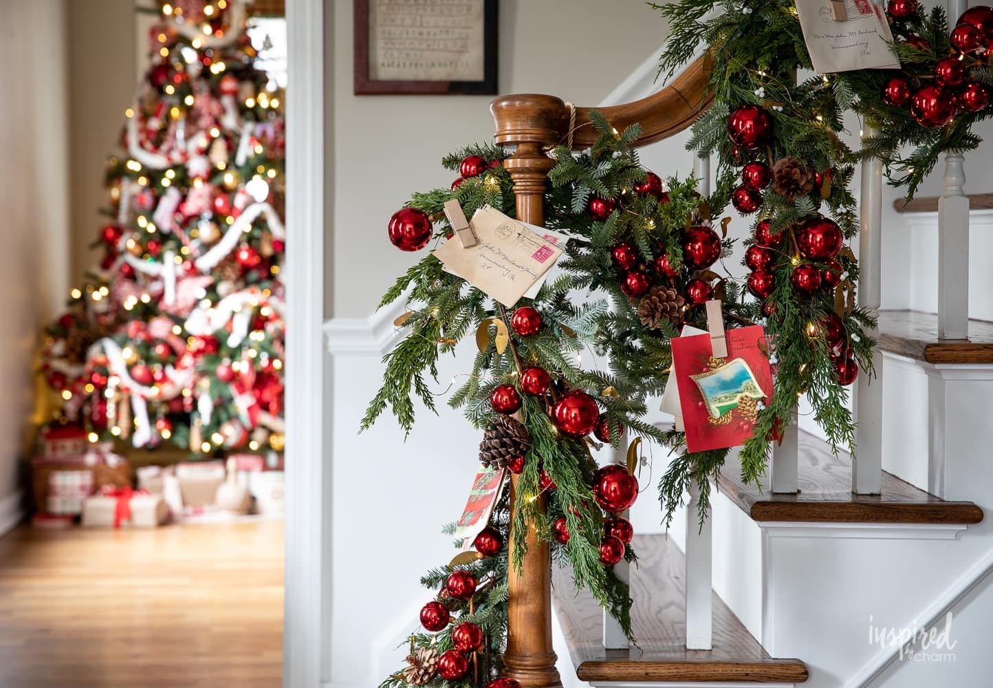 45 DIY Christmas Garlands to Drape Your Home in Holiday Cheer | Christmas  door decorations, Christmas garland, Front door christmas decorations