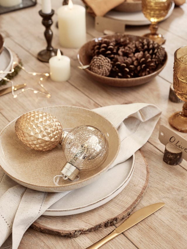 How to Create a Christmas Table Setting, According to Sarah Raven