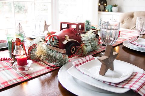 christmas table decorations like a vintage truck centerpiece