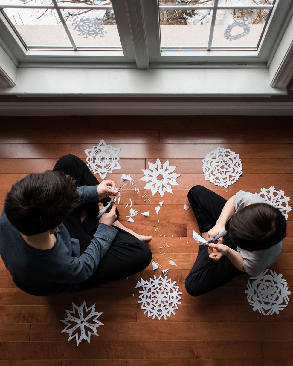 christmas traditions paper snowflakes