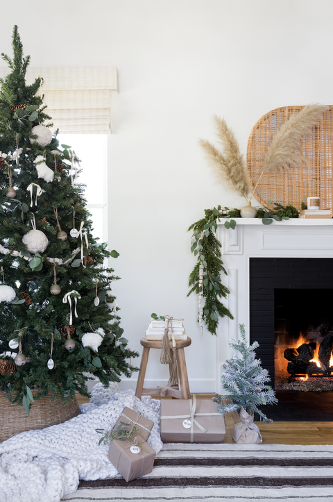 25 Best DIY Christmas Tree Stand Ideas 2022 - Homemade Christmas Tree Stand