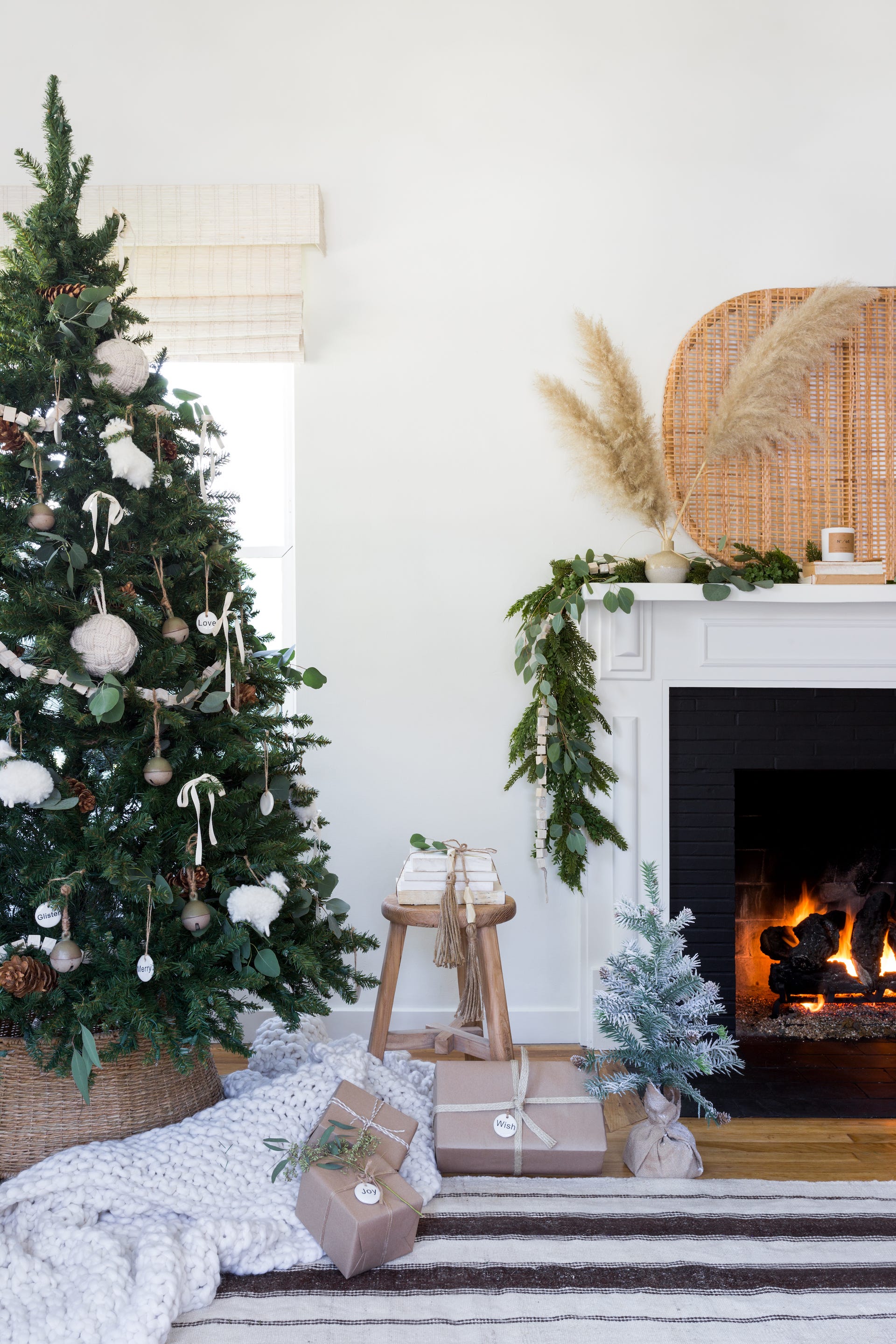 10 Christmas Tree Color Ideas for Creative Inspiration