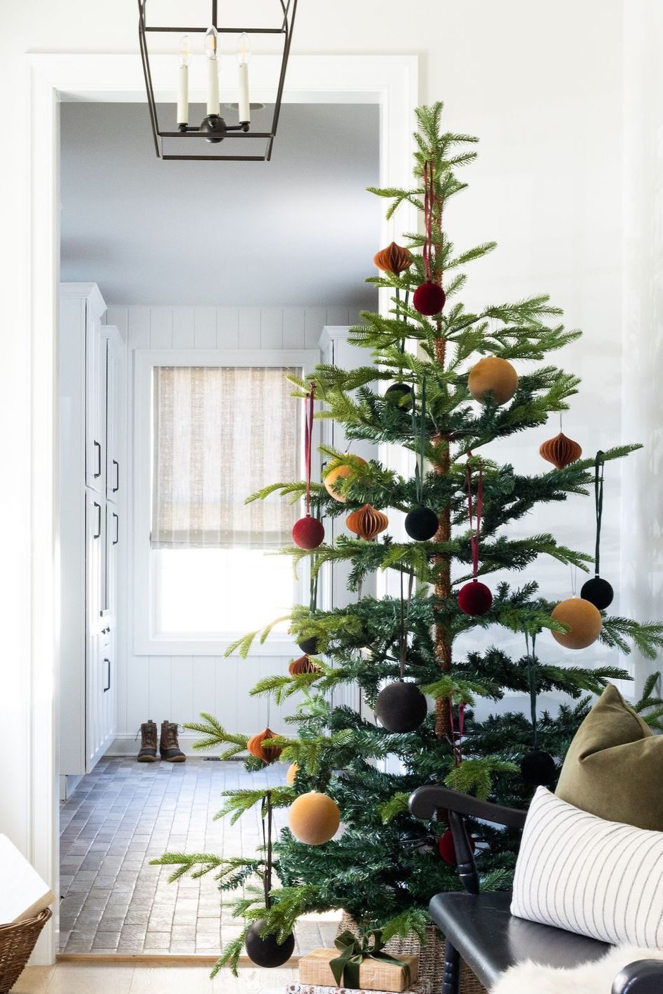 Eclectic Christmas Tree Ideas For a Unexpected, Unique Look
