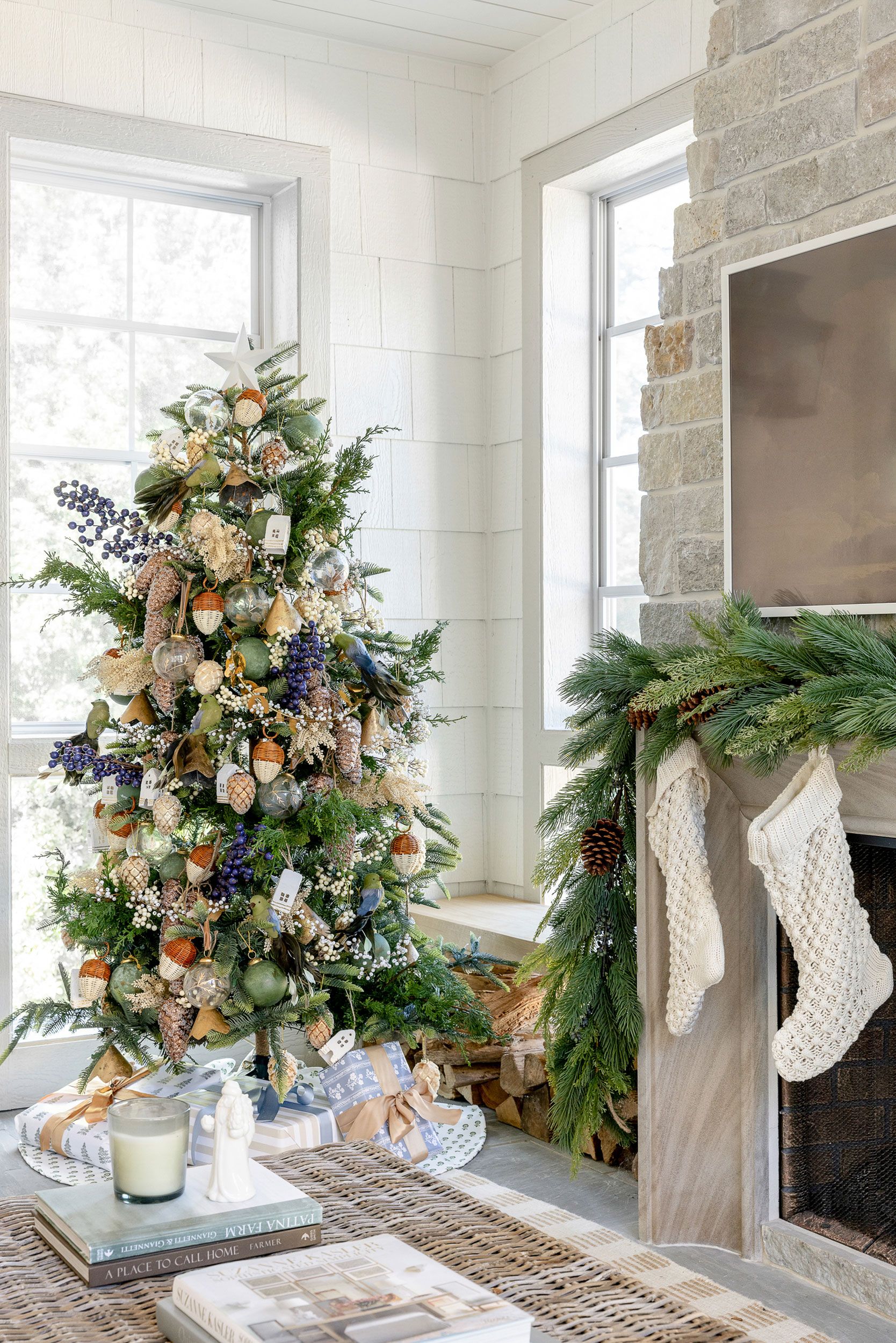 60 Beautiful and Unique Christmas Tree Decorating Ideas