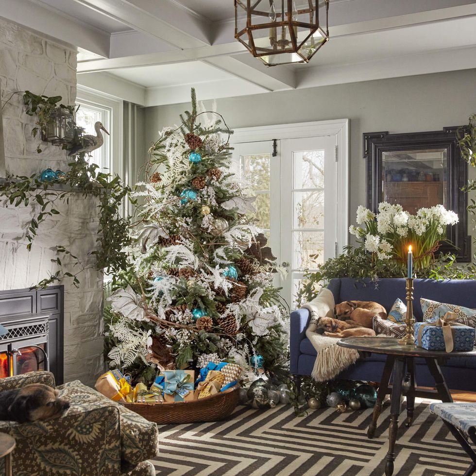15 Elegant Color Themed Christmas Tree Ideas