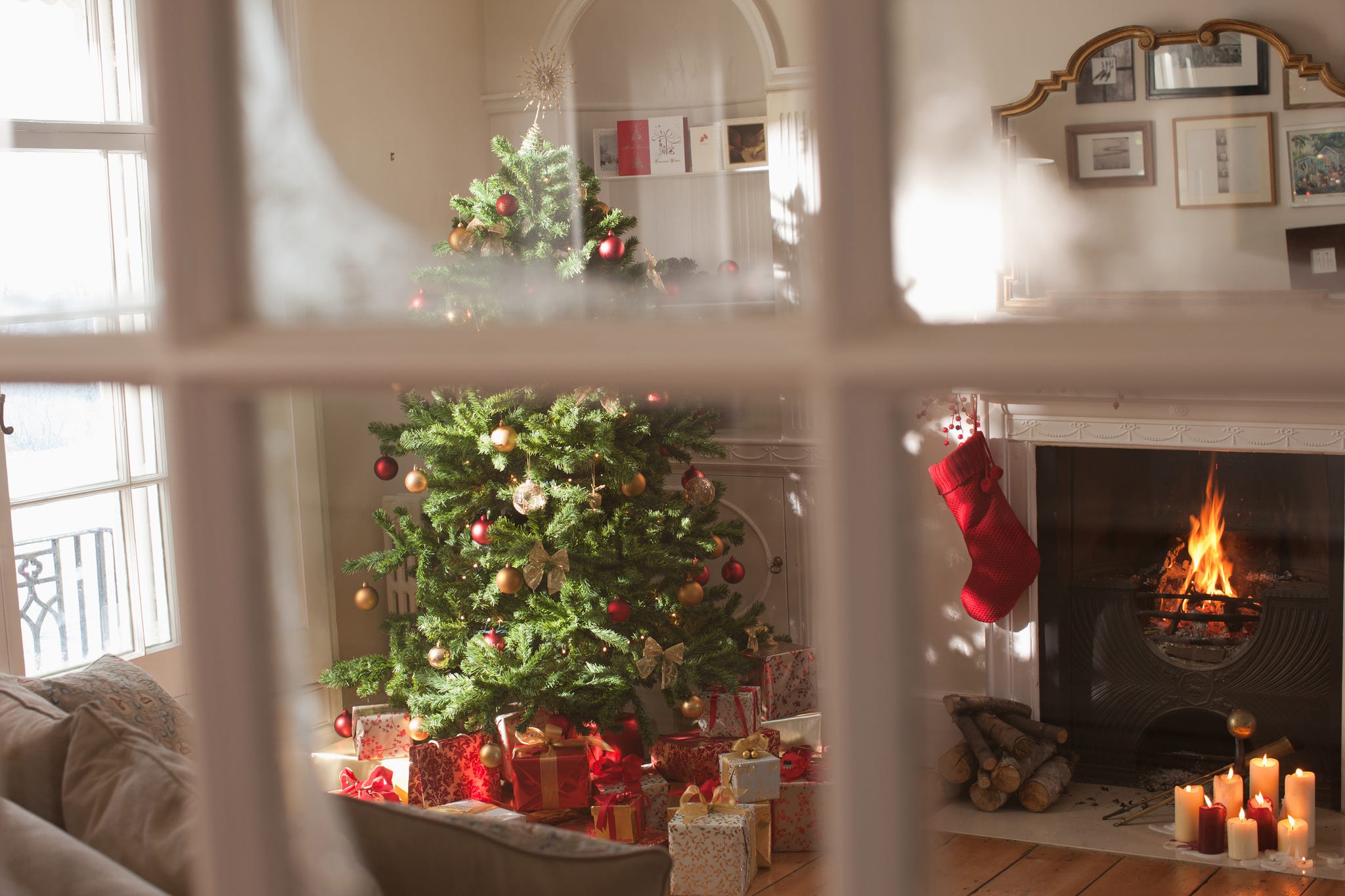 How To Avoid Christmas Decorations Clashing With Your Interiors