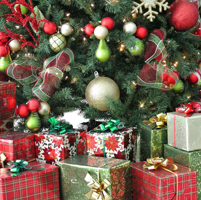 20 Christmas Tree Ribbon Ideas - How to Add Ribbon to a Christmas Tree