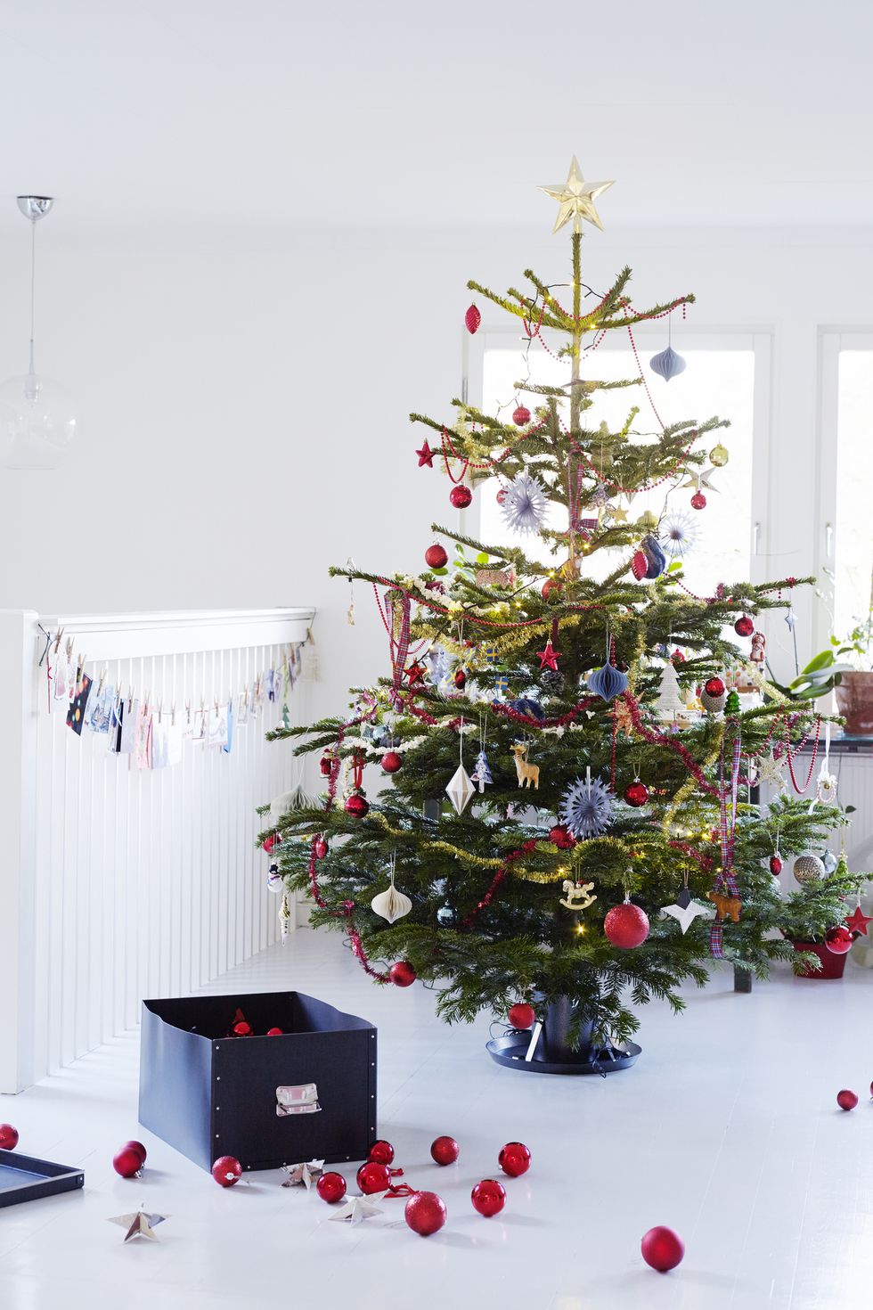 82 Best Christmas Tree Decorating Ideas, Picked By Editors