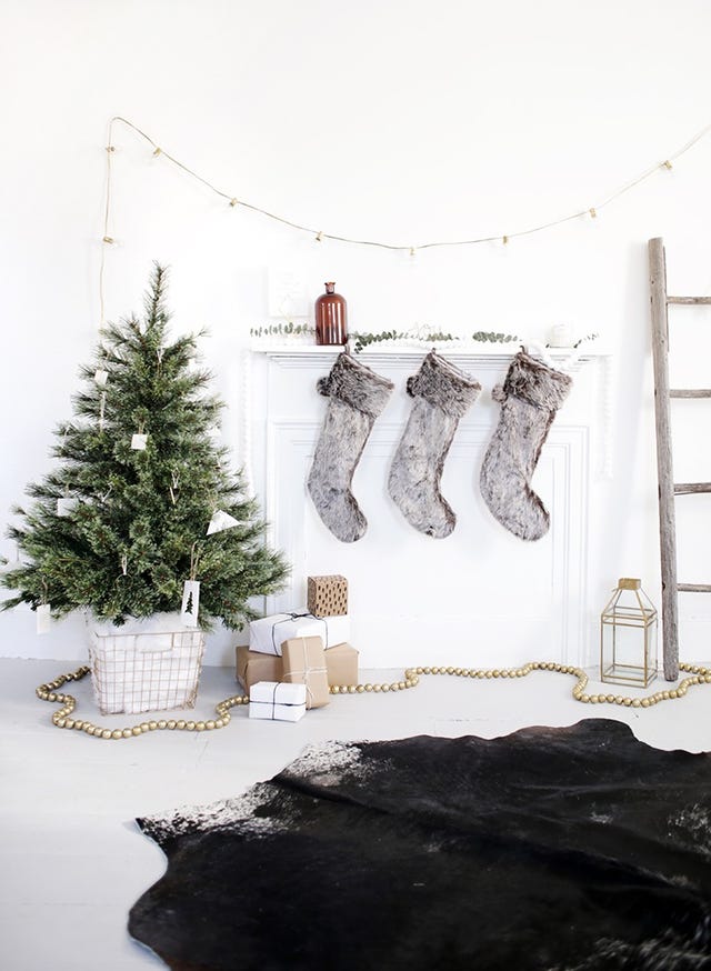 26 DIY Christmas Tree Stand Ideas for a Festive Display