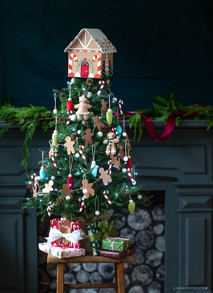 25 Best Christmas Tree Themes for Decorating This Year