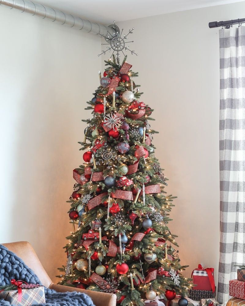 25 Best Christmas Tree Themes for Decorating This Year