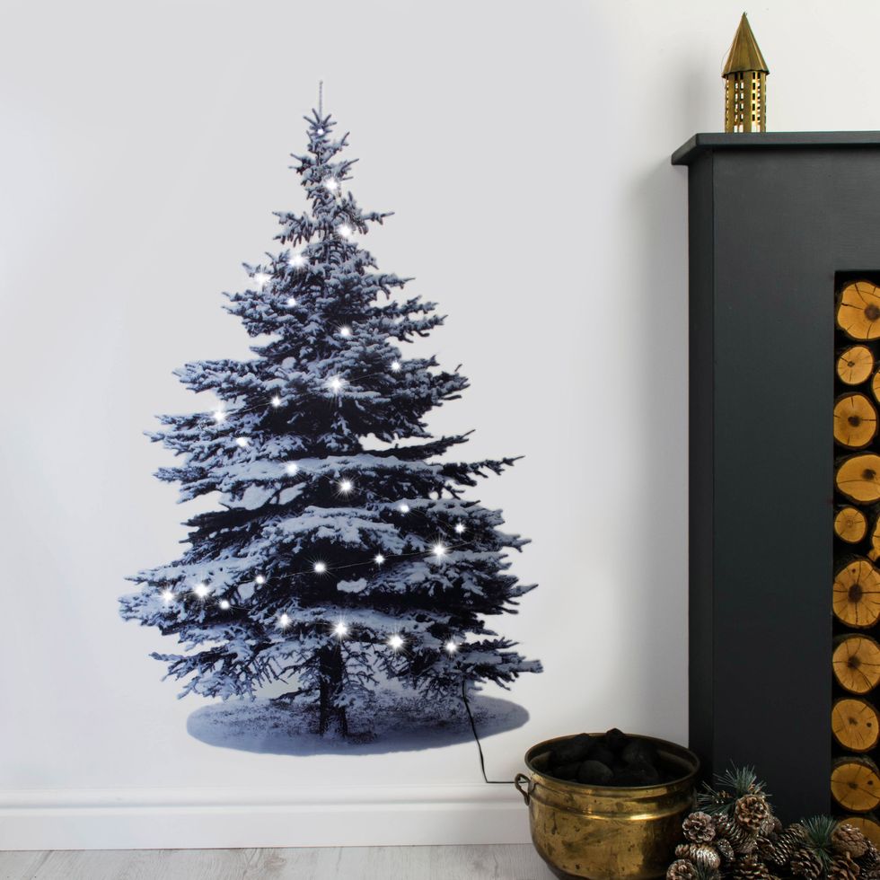 3 Easy Christmas Wall Decor Ideas