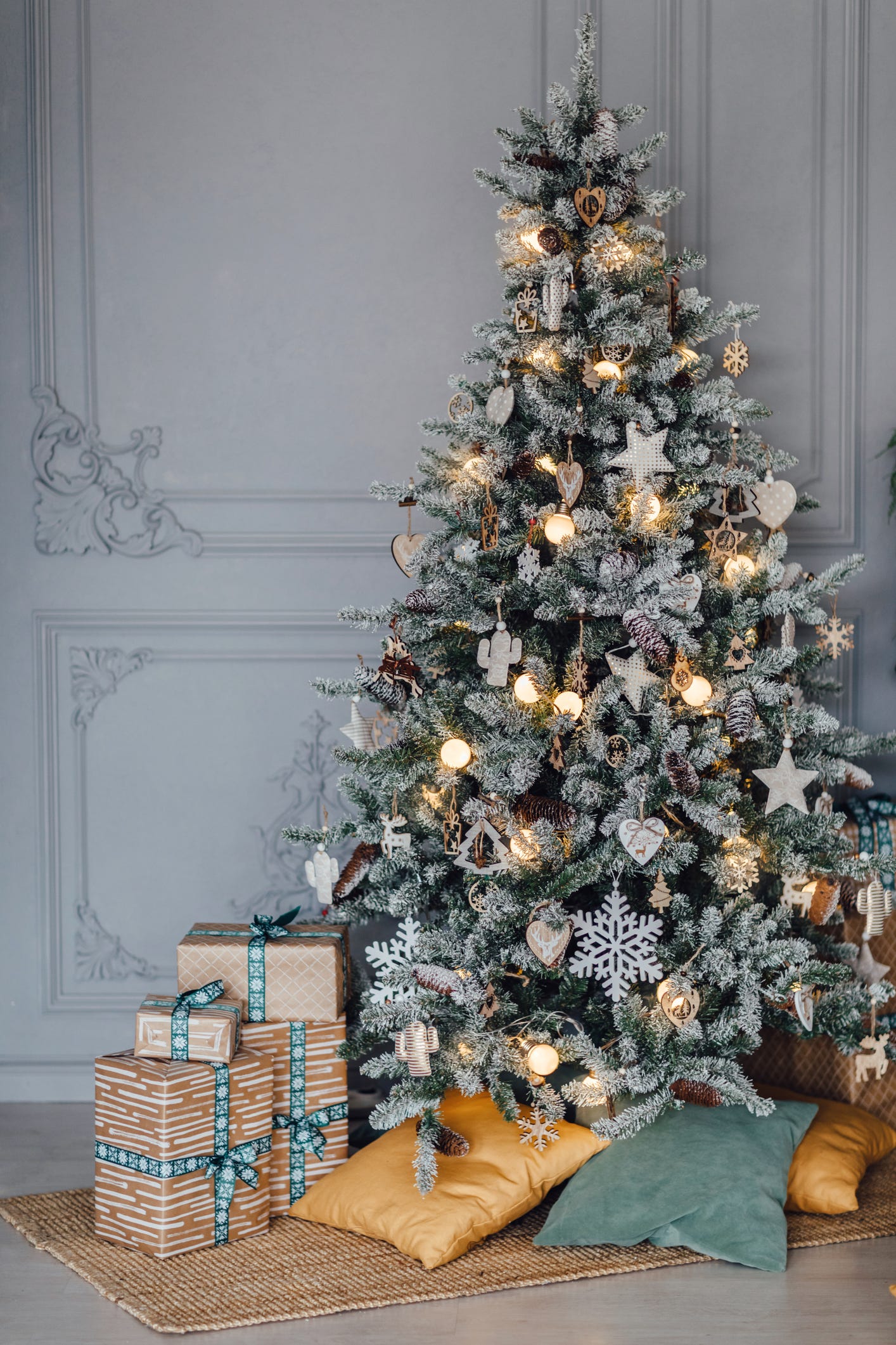 78 Best Christmas Tree Decorating Ideas, Picked By Editors