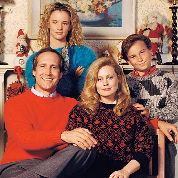 GHK120120_046 johnny galecki, beverly d'angelo, juliette lewis and chevy chase as the griswold family in national lampoon's christmas vacation photo by steve schapirocorbis via getty images