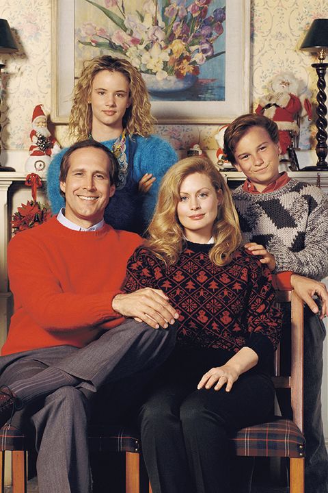 johnny galecki, beverly d'angelo, juliette lewis and chevy chase as the griswold family in national lampoon's christmas vacation photo by steve schapirocorbis via getty images