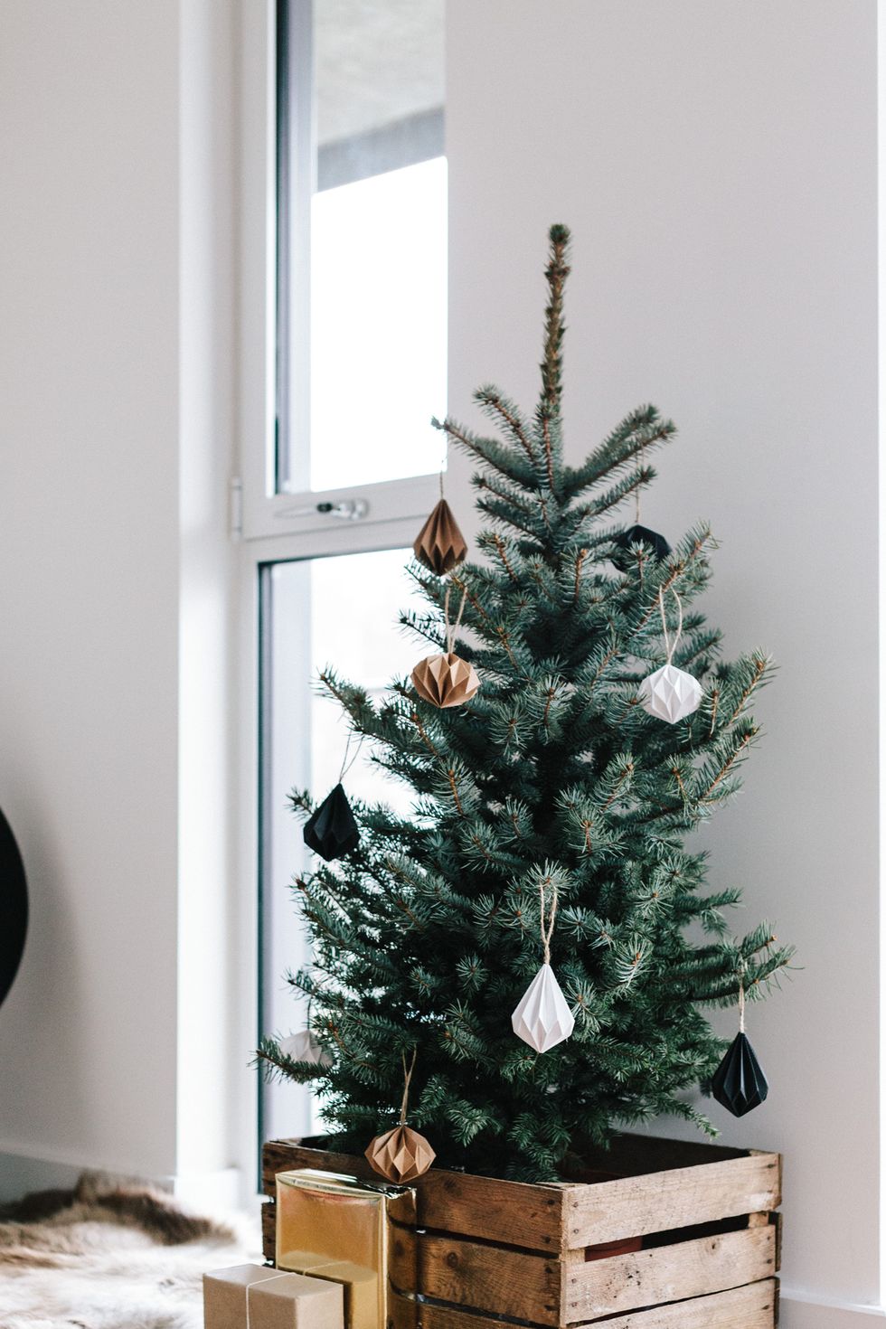 25 Easy DIY Christmas Tree Stand Ideas 2023