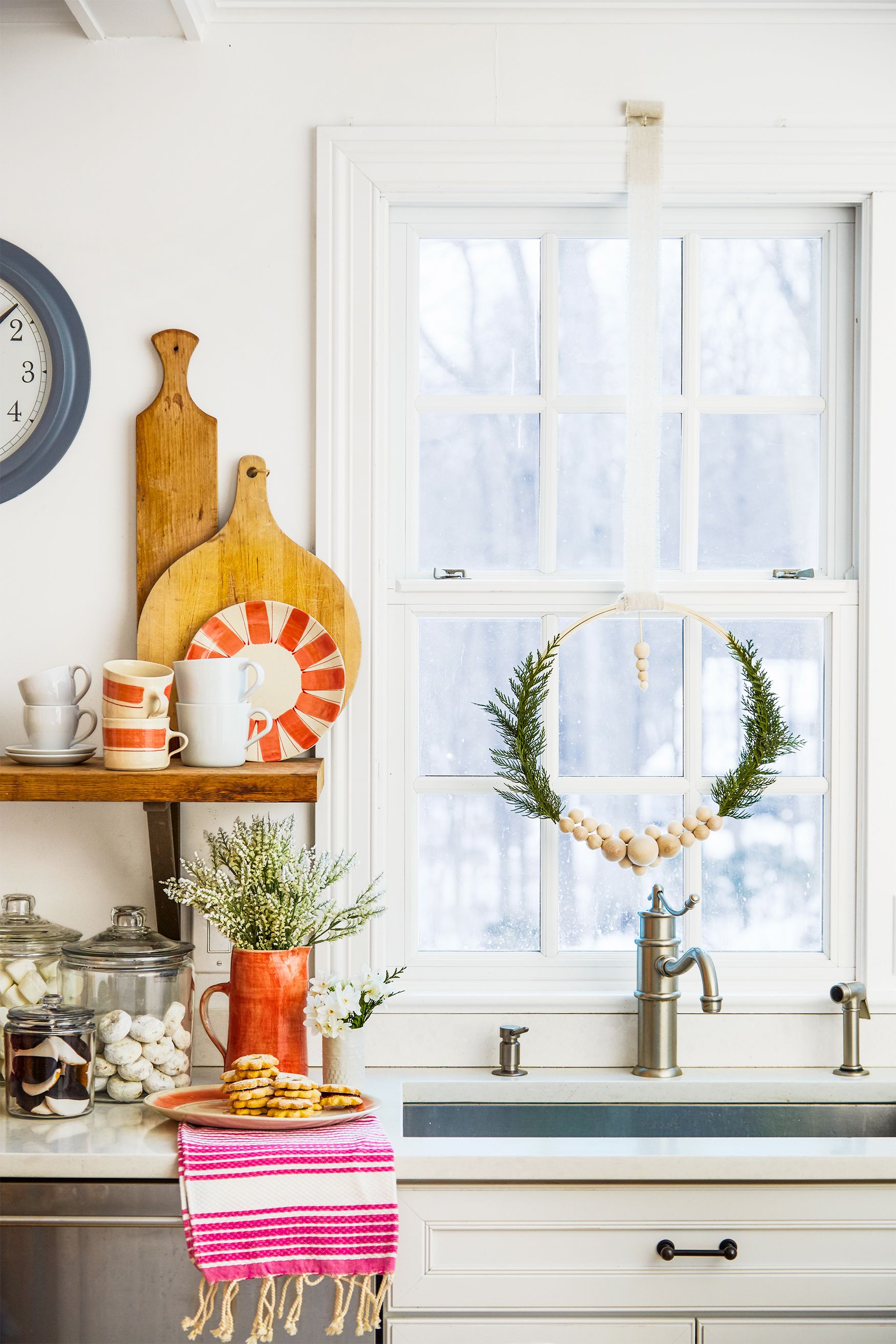 12 DIY Christmas window ideas