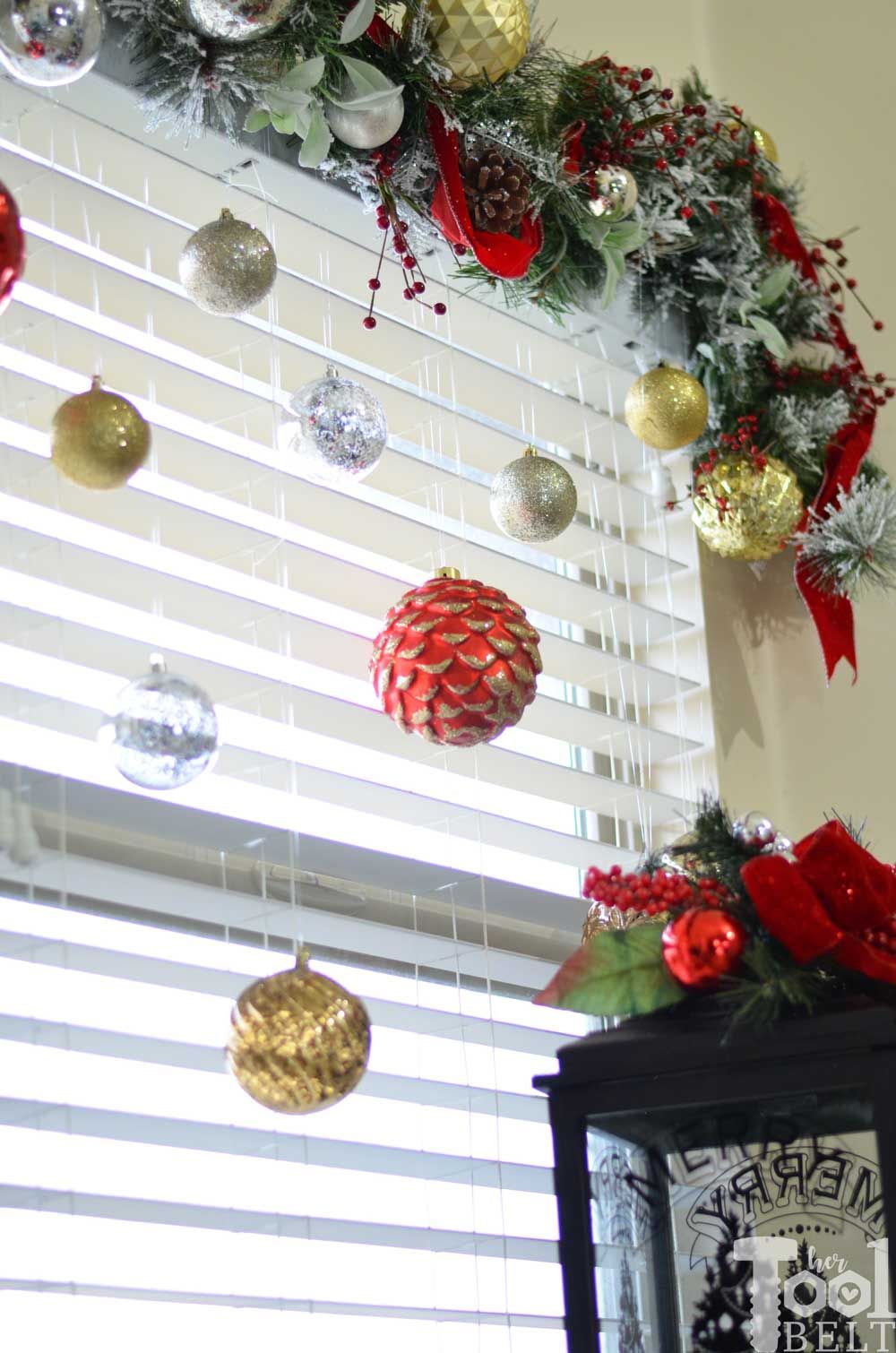 40 Best Christmas Window Decorations - Christmas Window Ideas
