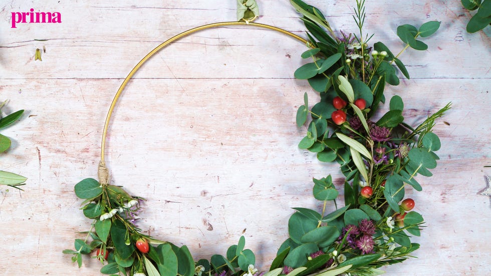 how to make a christmas wreath