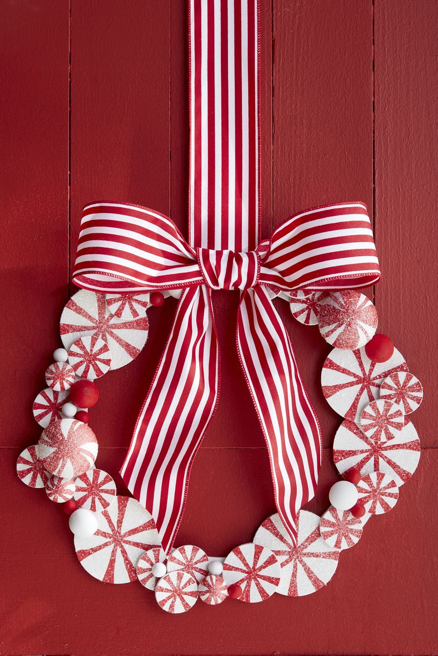 Red and white Christmas paper wreath tutorial - DIY Christmas