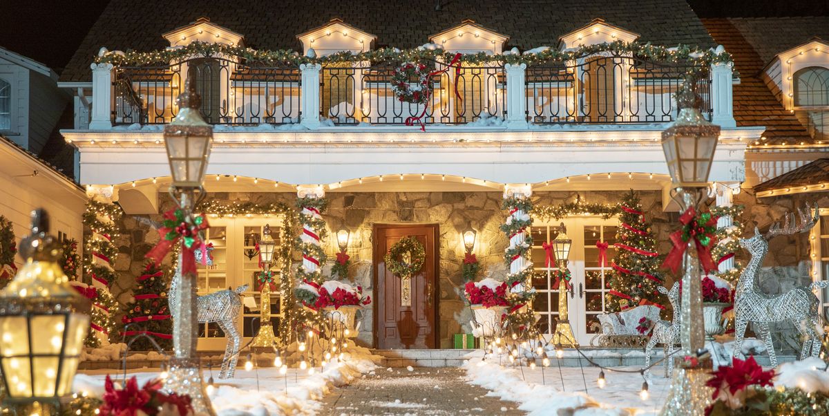 Trong mùa Giáng sinh này, hãy trang trí cho Zoom của bạn với 35 phông nền Giáng sinh tuyệt vời nhất. Phông nền ảo Giáng sinh trong danh sách này sẽ giúp bạn tạo ra một không gian tràn đầy sự ấm áp và vui tươi.