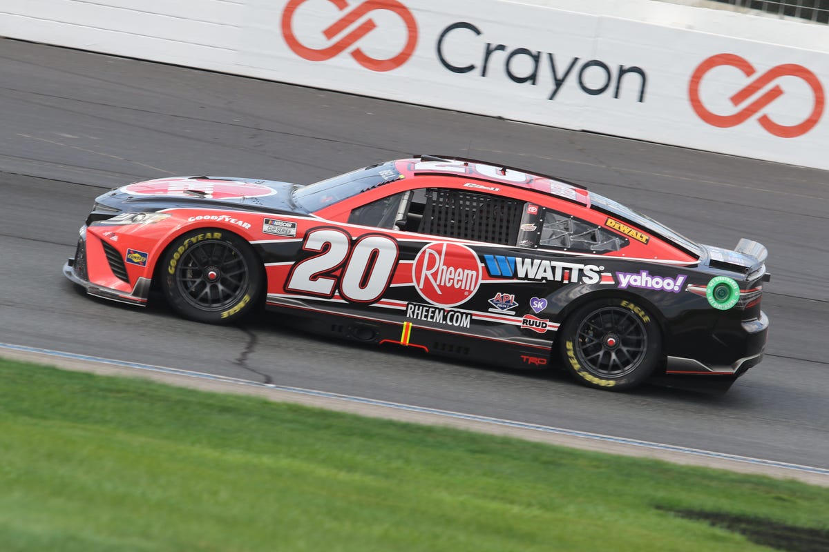 https://hips.hearstapps.com/hmg-prod/images/christopher-bell-in-turn-4-during-the-nascar-cup-series-news-photo-1658243818.jpg?crop=1.00xw:0.753xh;0,0.0562xh&resize=1200:*