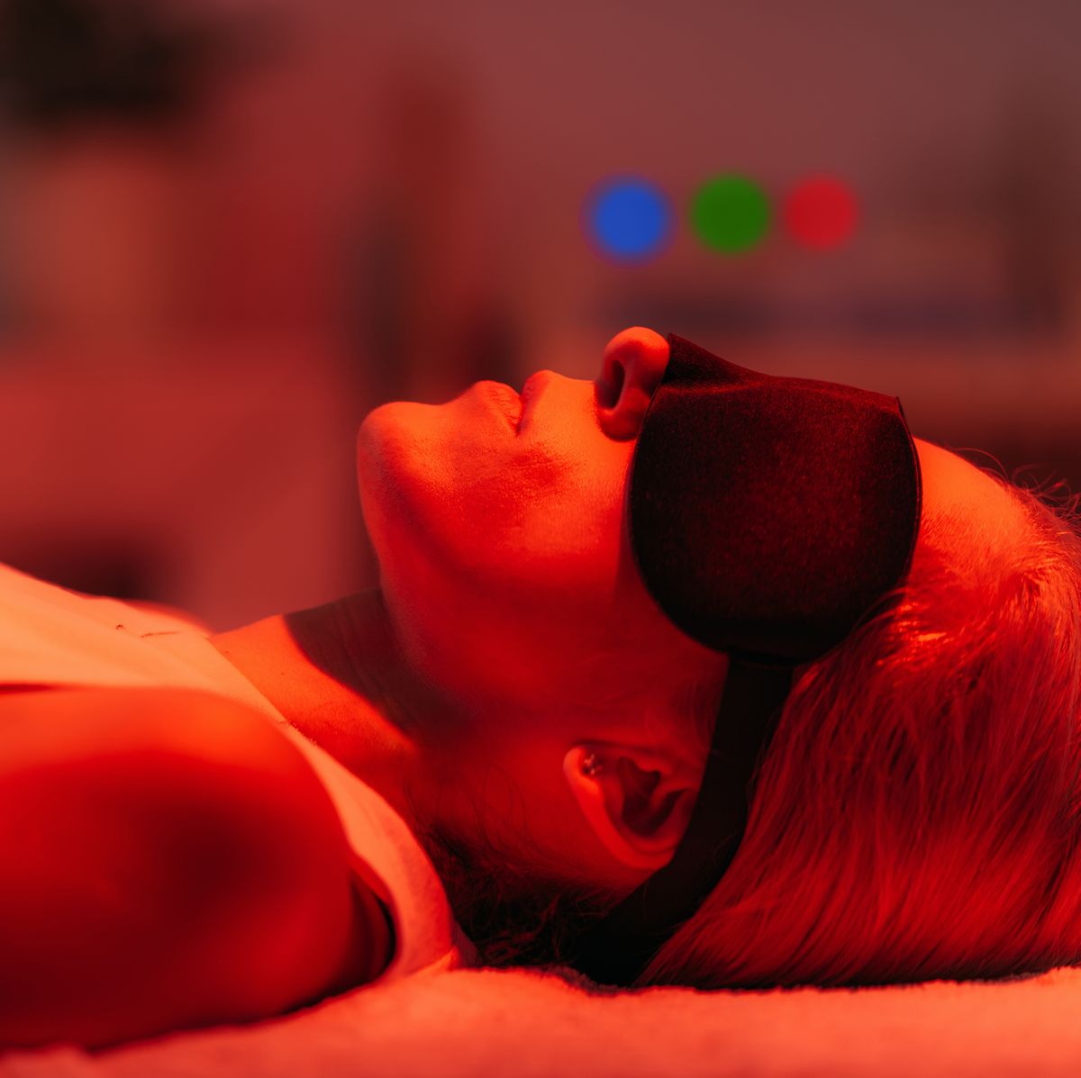 What Is Red Light Therapy? Effectiveness, Benefits, Uses, Risks