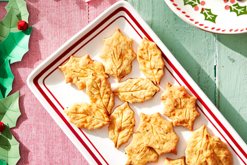 Christmas Appetizers Cheddar Holly Crackers